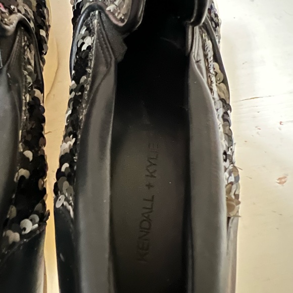 Kendall + Kylie Tanya 6 Platform Sequin Sneaker - Picture 5 of 6